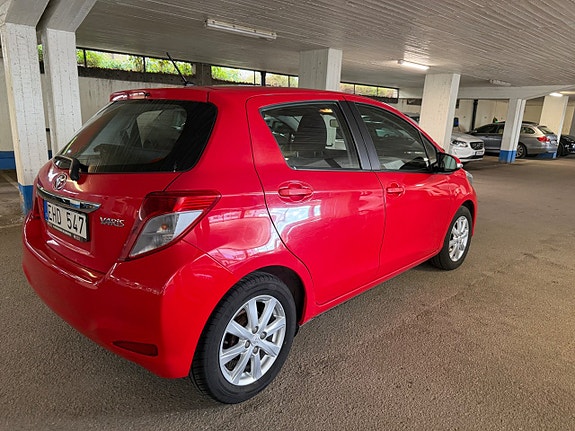 Toyota Yaris 5 of 13