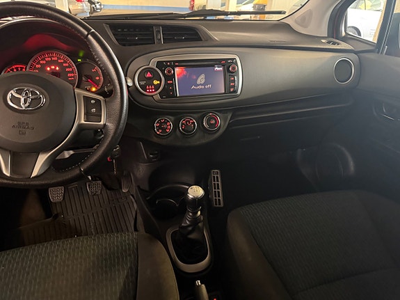 Toyota Yaris 12 of 13