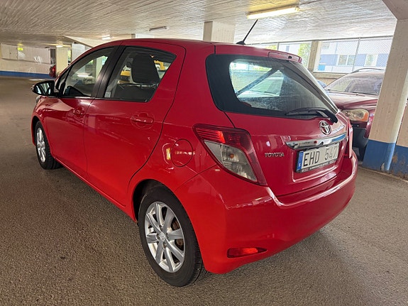 Toyota Yaris 6 of 13