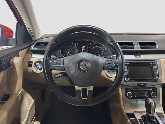 Volkswagen Passat 13 of 27