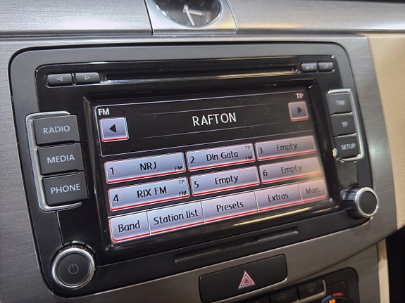 Volkswagen Passat 16 of 27