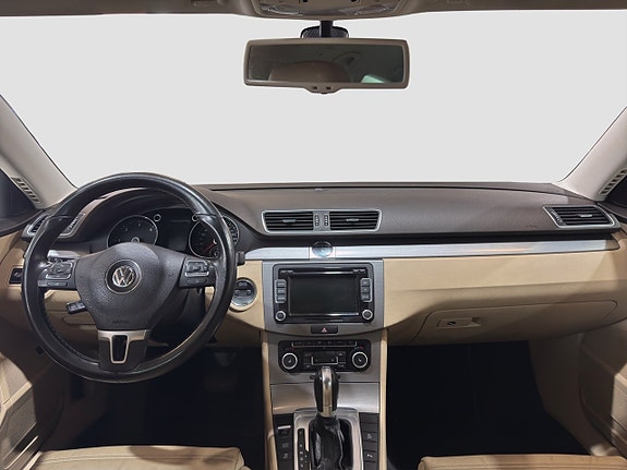 Volkswagen Passat 21 of 27