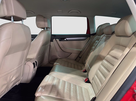 Volkswagen Passat 12 of 27