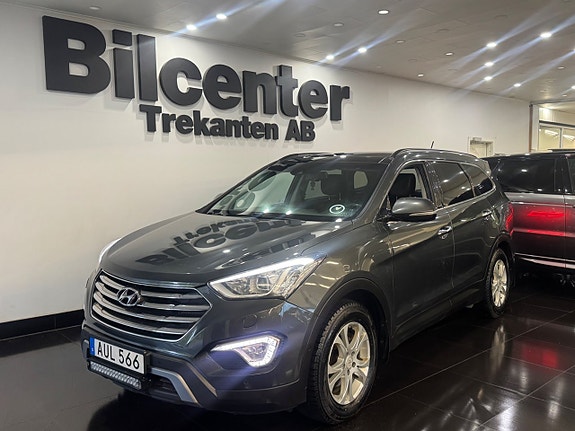 Hyundai Grand Santa Fe 2 of 16