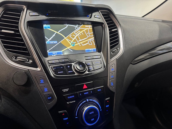 Hyundai Grand Santa Fe 12 of 16
