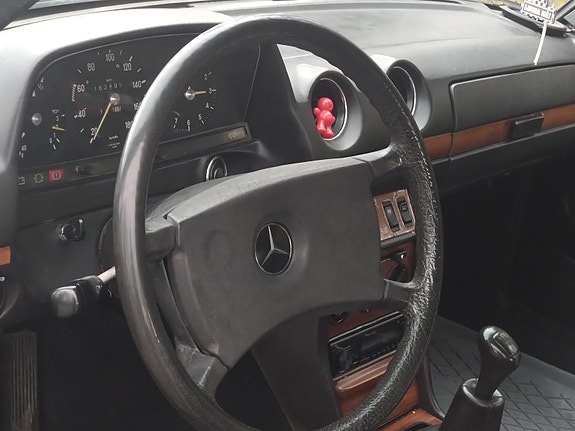 Mercedes-Benz 300 D 8 of 11