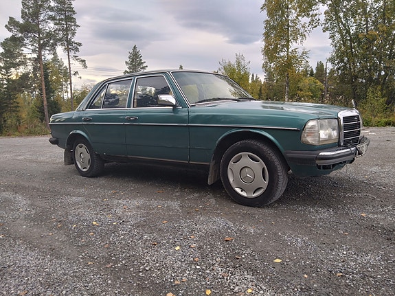 Mercedes-Benz 300 D 4 of 11