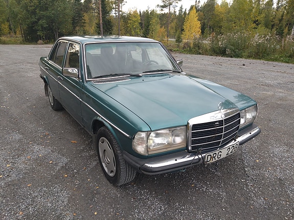Mercedes-Benz 300 D 3 of 11