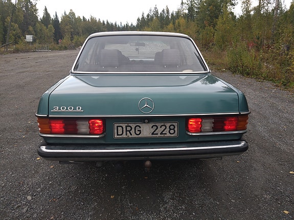 Mercedes-Benz 300 D 2 of 11