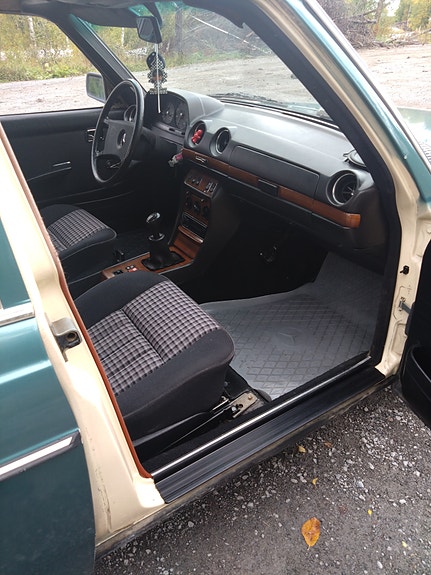 Mercedes-Benz 300 D 10 of 11