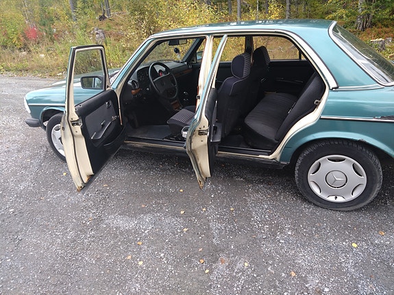 Mercedes-Benz 300 D 5 of 11