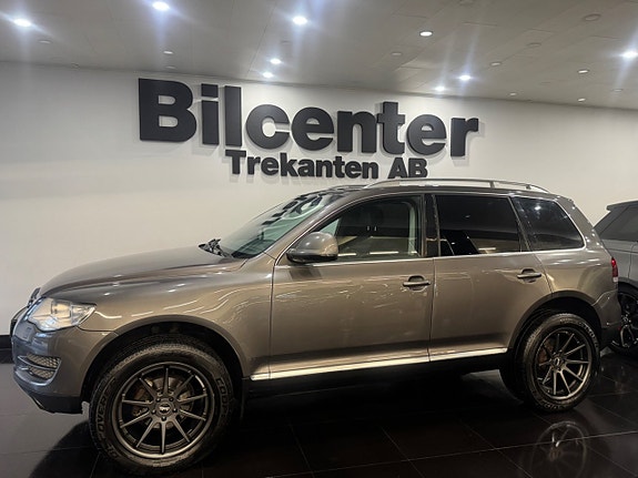 Volkswagen Touareg 2 of 14