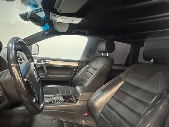 Volkswagen Touareg 8 of 14