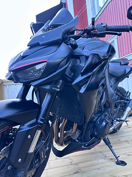 Kawasaki Z1000 3 of 6