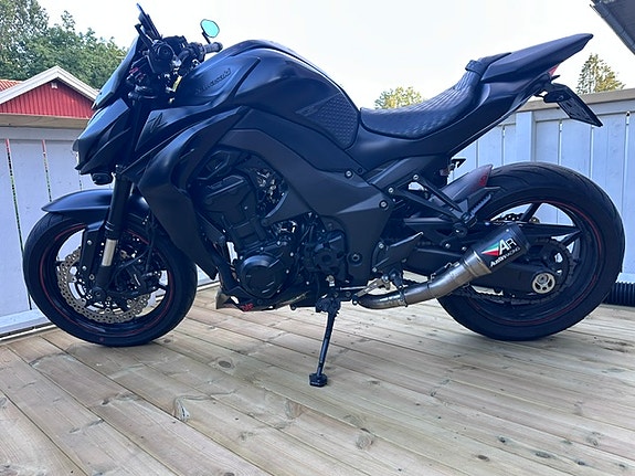 Kawasaki Z1000 2 of 6
