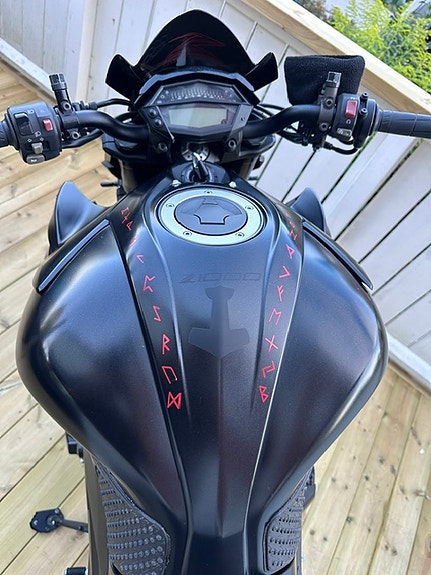 Kawasaki Z1000 5 of 6