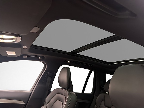 Volvo XC90 18 of 30
