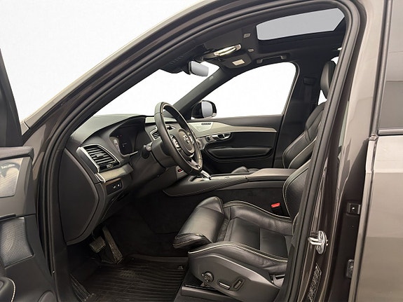 Volvo XC90 13 of 30