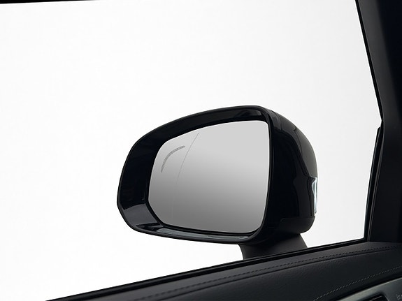 Volvo XC90 10 of 30
