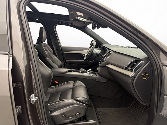 Volvo XC90 16 of 30
