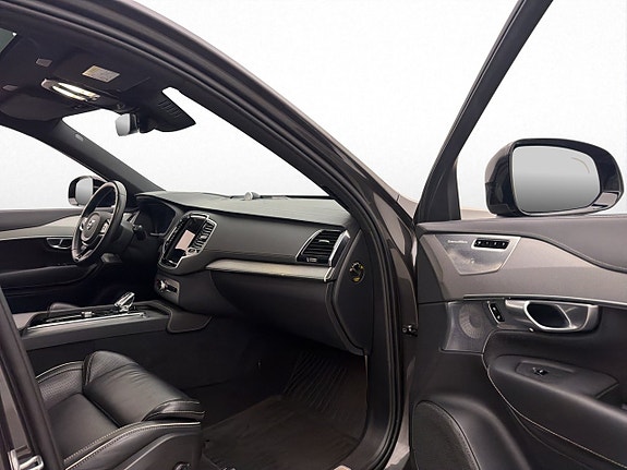 Volvo XC90 17 of 30