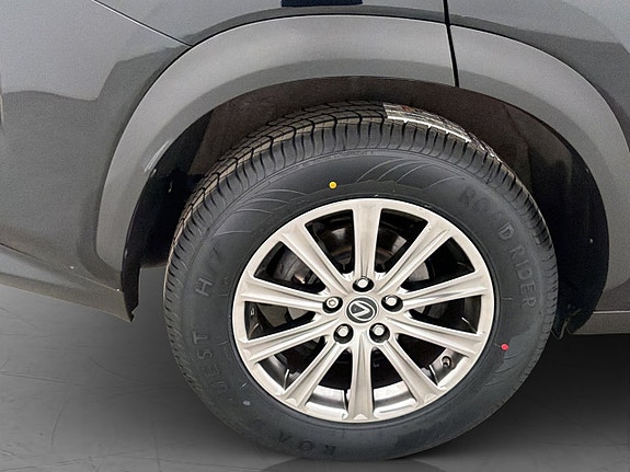 Lexus NX300h 29 of 30