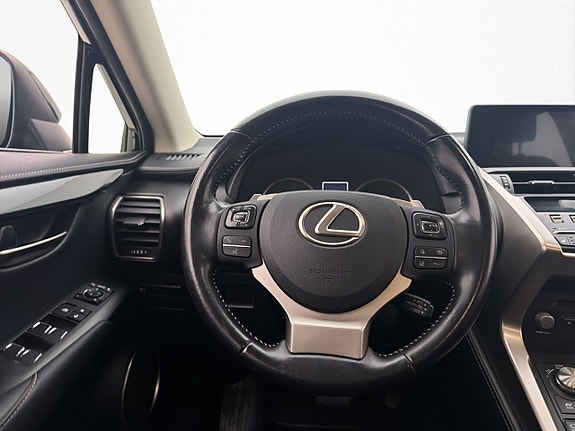 Lexus NX300h 14 of 30
