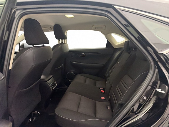 Lexus NX300h 17 of 30