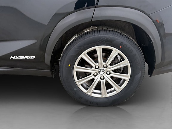 Lexus NX300h 28 of 30