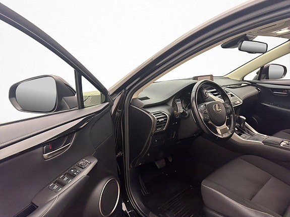 Lexus NX300h 11 of 30