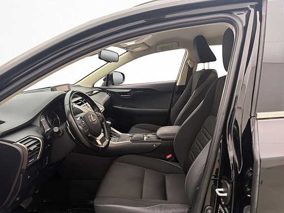 Lexus NX300h 12 of 30