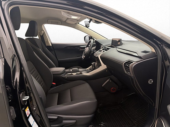 Lexus NX300h 15 of 30