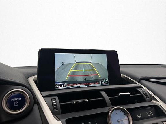 Lexus NX300h 23 of 30