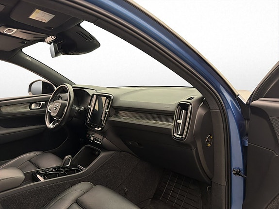 Volvo XC40 15 of 30