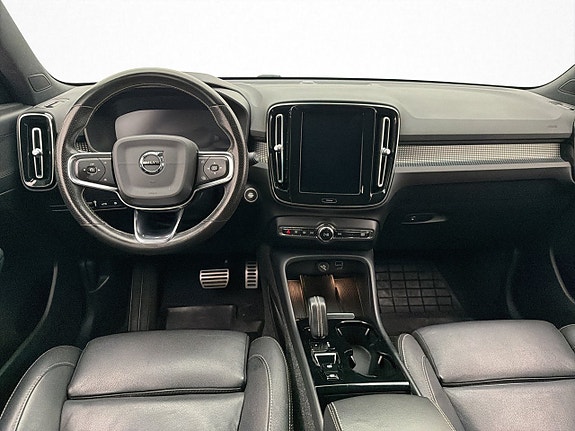 Volvo XC40 13 of 30