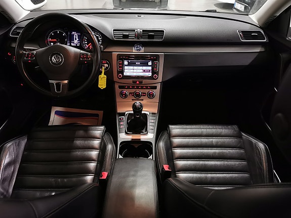 Volkswagen Passat 16 of 18