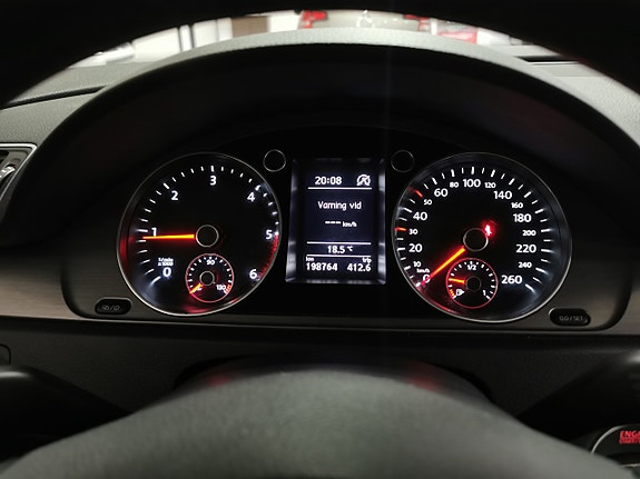 Volkswagen Passat 13 of 18