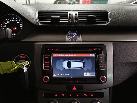 Volkswagen Passat 15 of 18