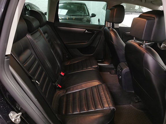 Volkswagen Passat 12 of 18
