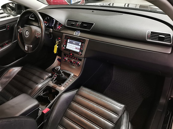 Volkswagen Passat 9 of 18
