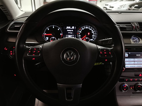 Volkswagen Passat 14 of 18