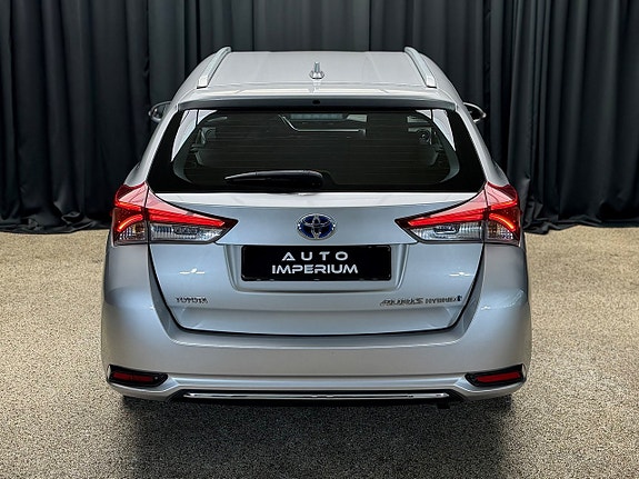 Toyota Auris 11 of 28