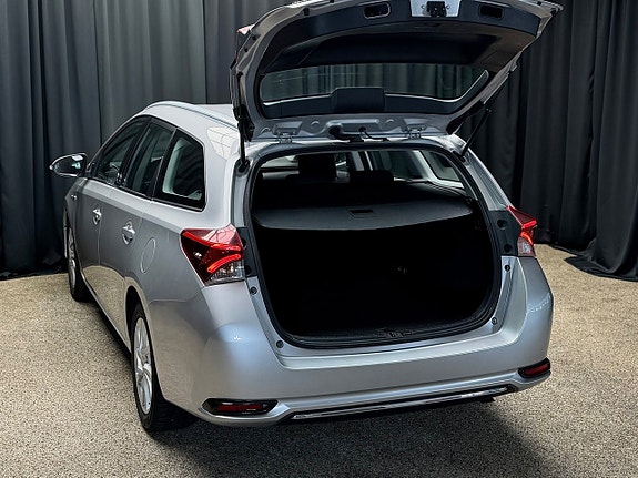 Toyota Auris 28 of 28