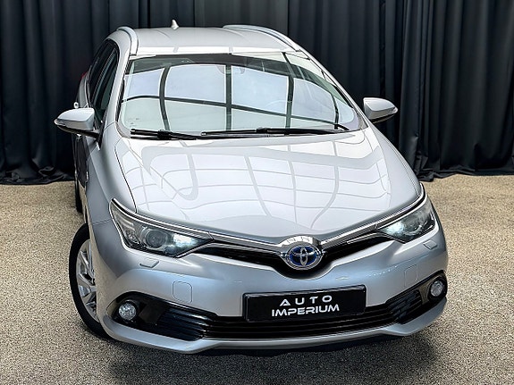 Toyota Auris 2 of 28