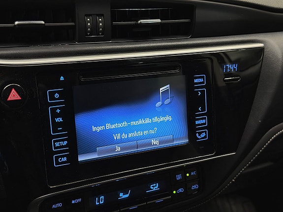 Toyota Auris 24 of 28