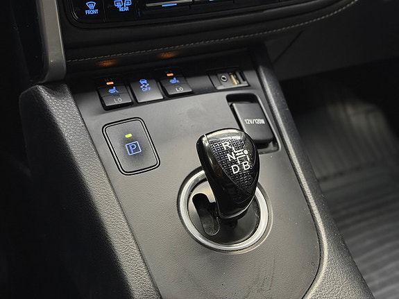 Toyota Auris 27 of 28