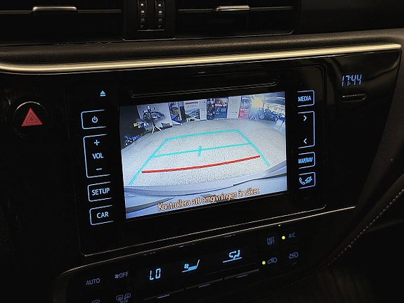Toyota Auris 25 of 28
