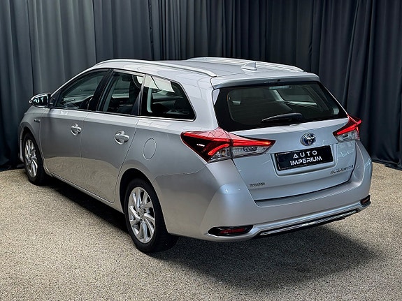 Toyota Auris 10 of 28