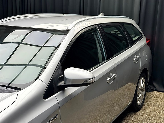Toyota Auris 6 of 28