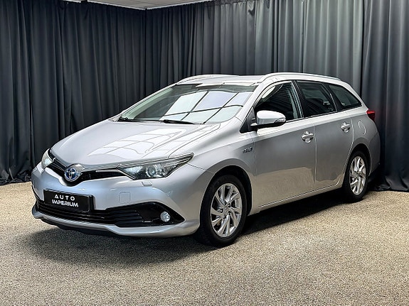 Toyota Auris 5 of 28